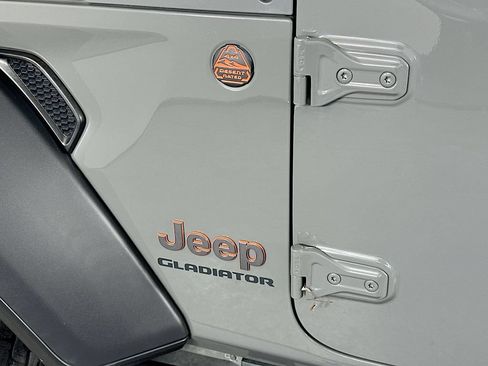 Used 2022 Jeep Gladiator Mojave w/ Cold Weather Group AWD/4WD image 28