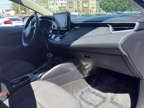 Used 2022 Toyota Corolla LE FWD image 12