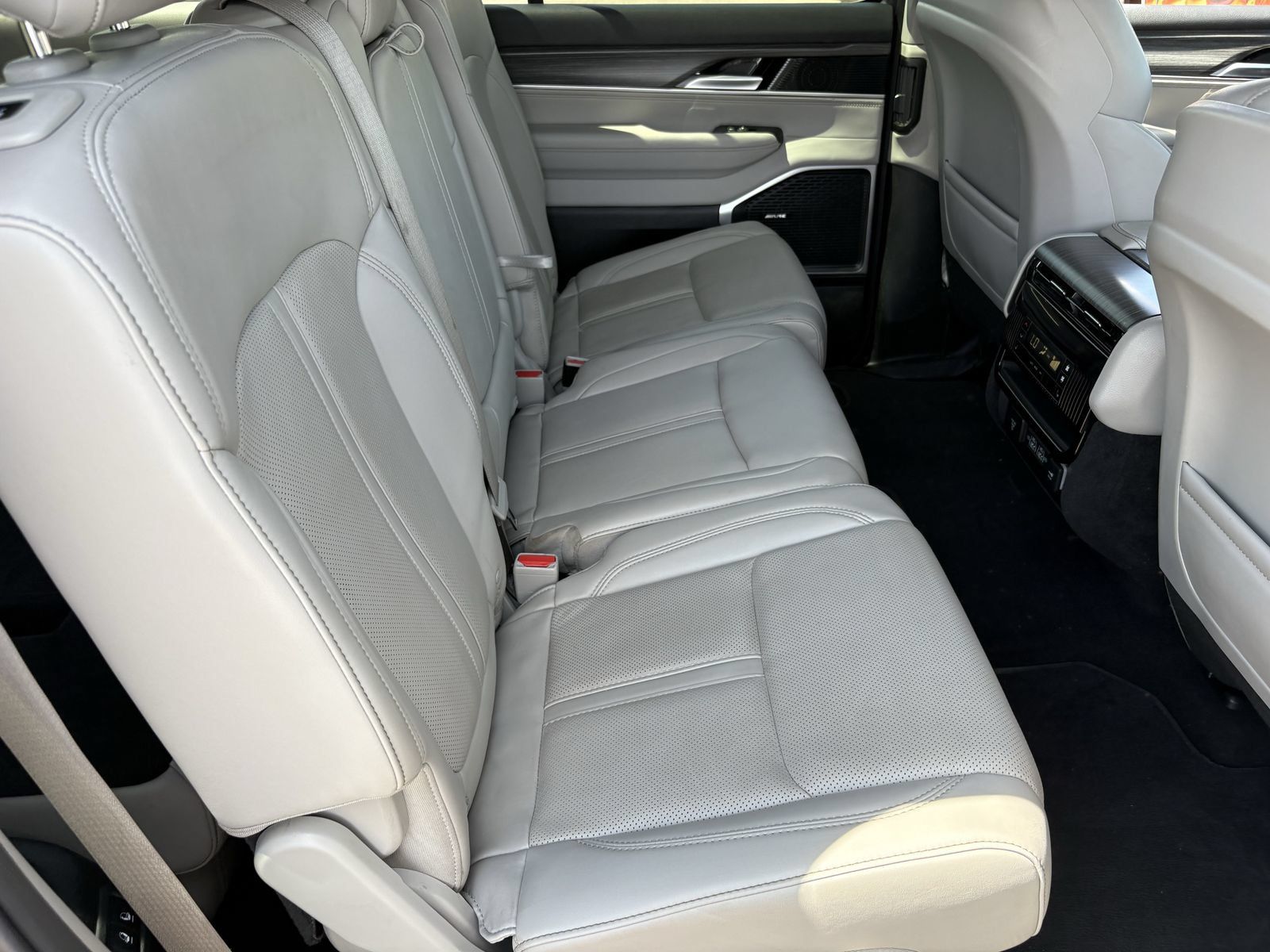 Used 2024 Jeep Wagoneer Series II w/ Flexible Seating Group RWD image 16
