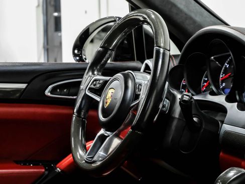 Used 2016 Porsche Cayenne Turbo S image 18