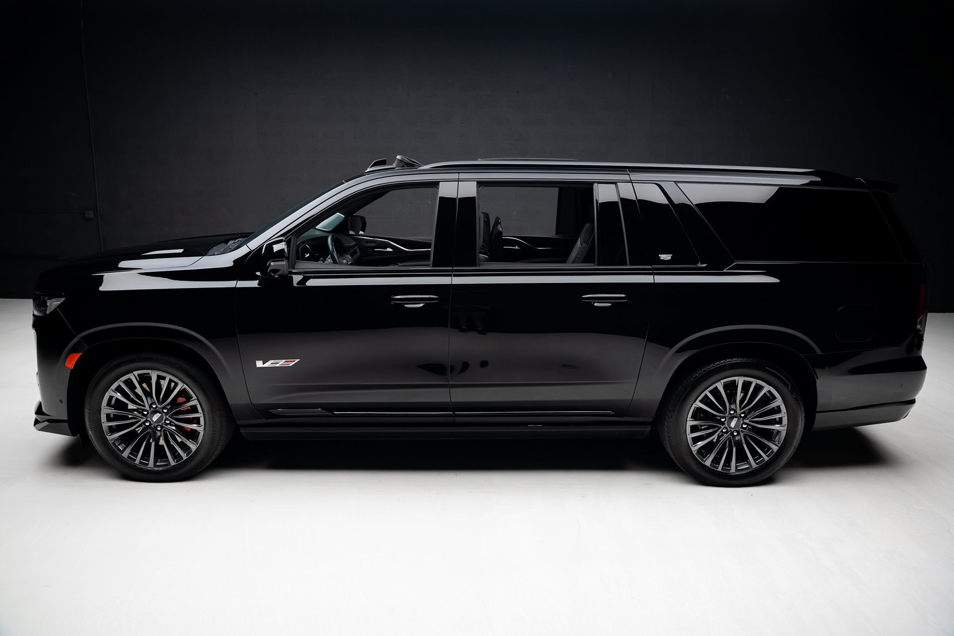 Used 2023 Cadillac Escalade ESV V AWD/4WD image 16