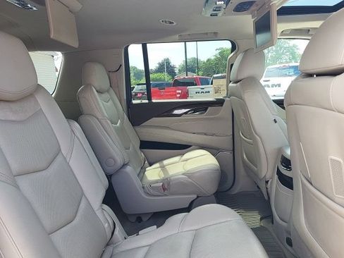 Used 2017 Cadillac Escalade ESV Luxury AWD/4WD image 22