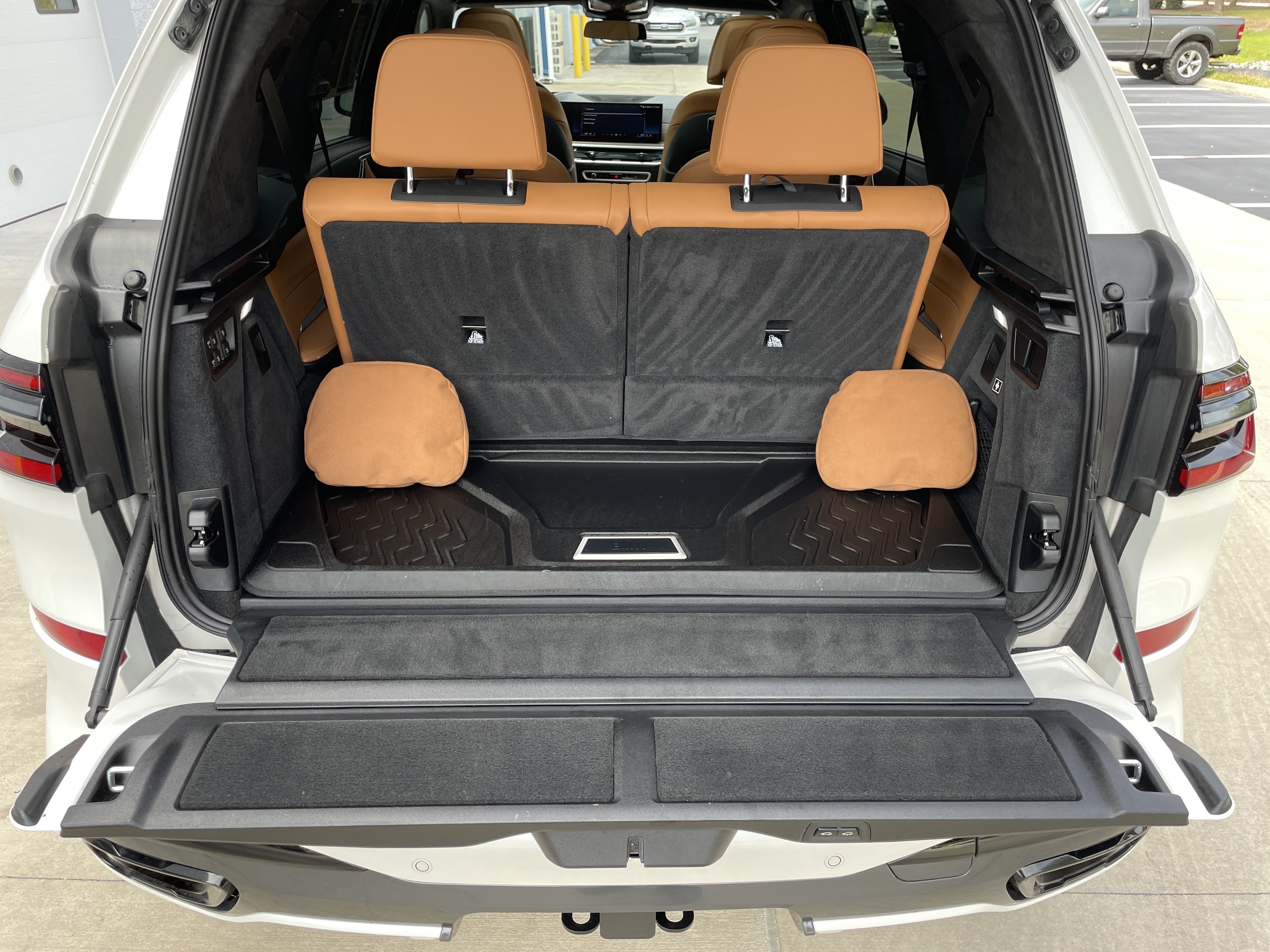 Used 2025 BMW X7 xDrive40i w/ M Sport Package AWD/4WD image 32