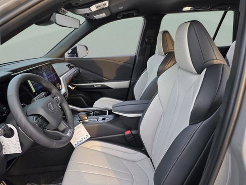 Certified 2026 Lexus TX 500h AWD w/ Technology Package image 15