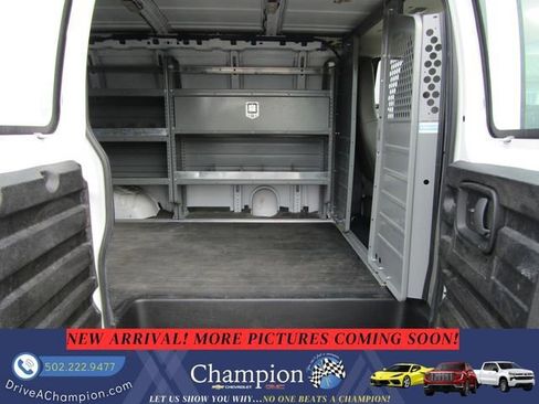 Used 2017 Chevrolet Express 2500 RWD image 9