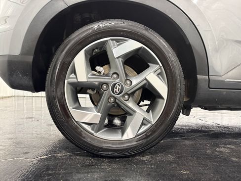 Used 2022 Hyundai Venue Limited FWD image 11