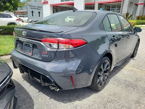 Used 2026 Toyota Corolla SE w/ SE Premium Package FWD image 3