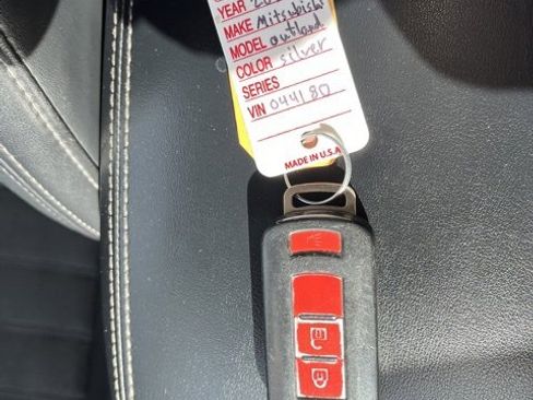 Used 2020 Mitsubishi Outlander SE image 45