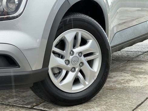 Certified 2026 Hyundai Venue SE image 2