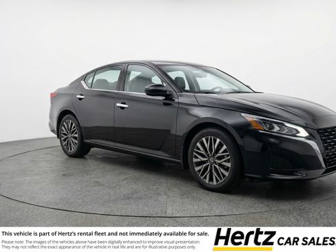 Used 2025 Nissan Altima 2.5 SV image 1