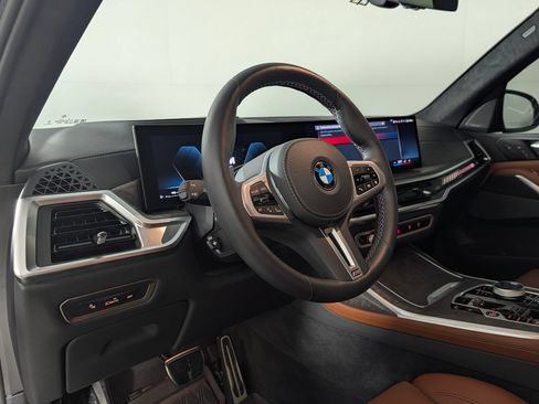 Used 2025 BMW X7 M60i AWD/4WD image 4