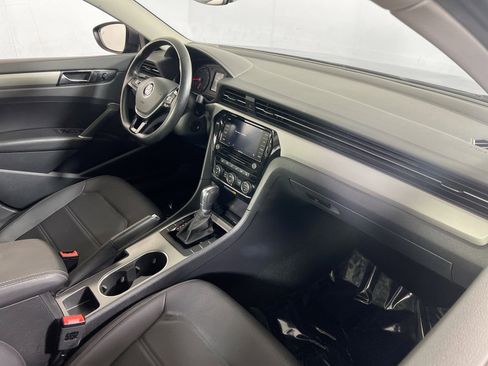 Used 2020 Volkswagen Passat 2.0T SE w/ Sunroof Package image 28