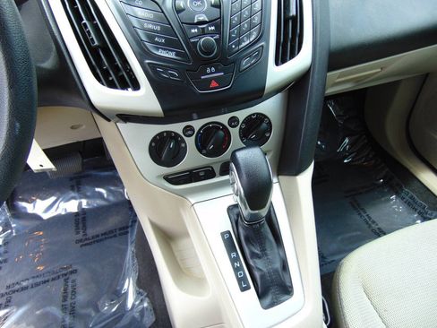 Used 2013 Ford Focus SE FWD image 24