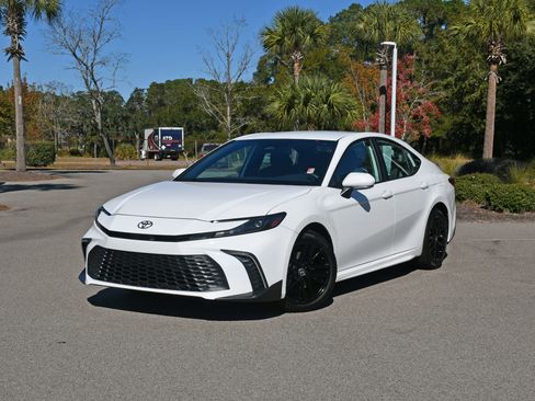 Certified 2025 Toyota Camry SE image 6