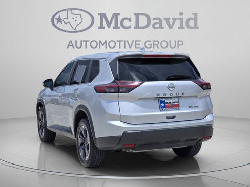 Used 2024 Nissan Rogue SV AWD/4WD image 4