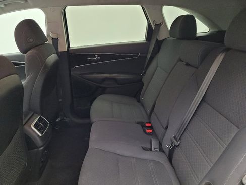 Used 2017 Kia Sorento LX image 18