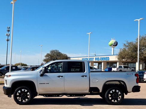 Used 2020 Chevrolet Silverado 2500 Custom w/ Custom Convenience Package image 6