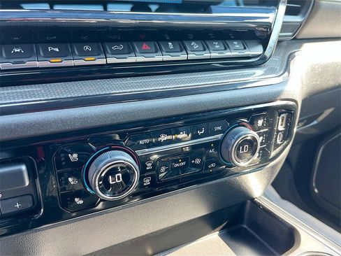 Used 2022 Chevrolet Silverado 1500 ZR2 w/ Technology Package image 15