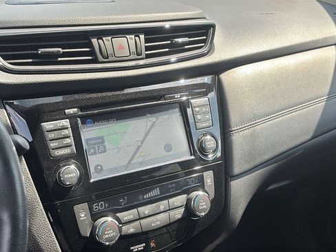 Used 2017 Nissan Rogue SL FWD image 19