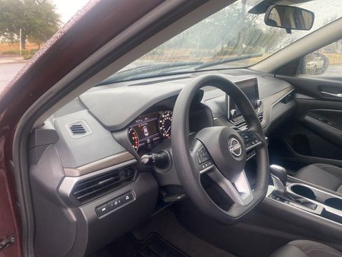 Used 2024 Nissan Altima 2.5 SV image 14