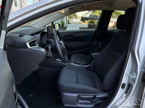Used 2025 Toyota Corolla LE FWD image 10