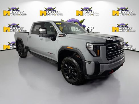 Used 2025 GMC Sierra 2500 AT4 AWD/4WD image 3