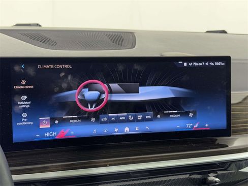 Used 2024 BMW X7 xDrive40i w/ Premium Package image 28
