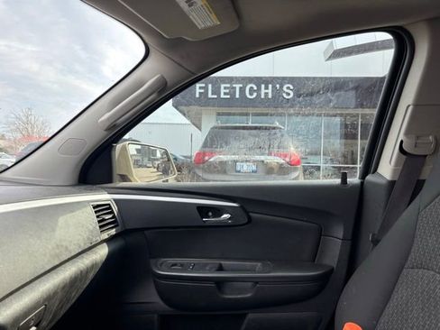 Used 2010 Chevrolet Traverse LT image 12