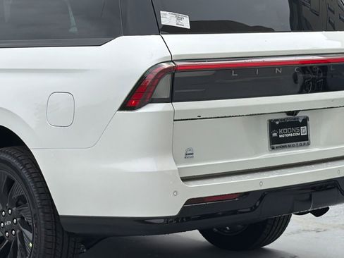 New 2026 Lincoln Navigator L Reserve AWD/4WD image 8