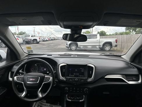 Used 2022 GMC Terrain SLE w/ Elevation Edition FWD image 9