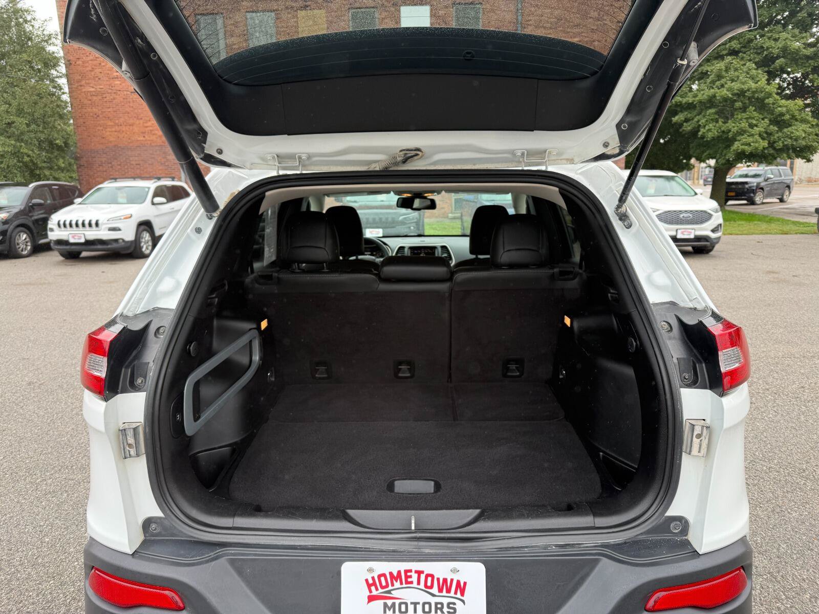 Used 2015 Jeep Cherokee Limited w/ Luxury Group AWD/4WD image 14