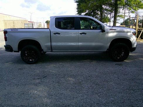 Used 2022 Chevrolet Silverado 1500 Custom Trail Boss w/ LPO, Dark Essentials Package AWD/4WD image 6