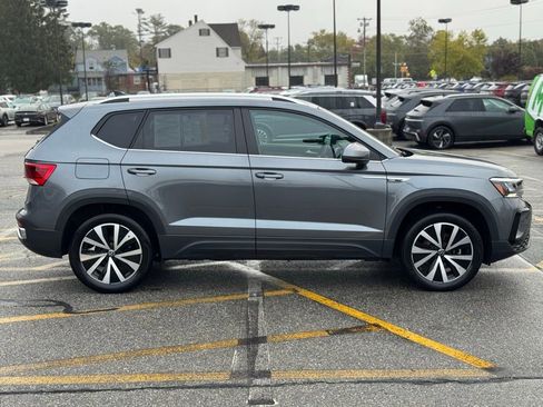 Used 2022 Volkswagen Taos SE image 7