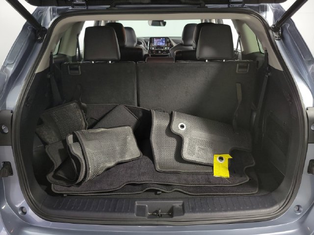 Used 2021 Toyota Highlander XLE FWD image 28