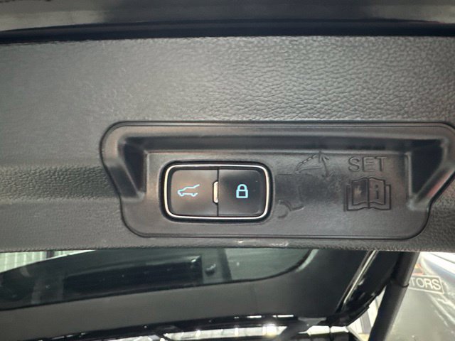 Used 2023 Ford Explorer Limited AWD/4WD image 22