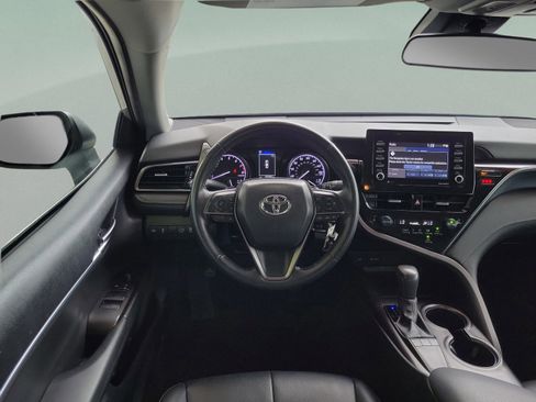 Used 2024 Toyota Camry SE image 12