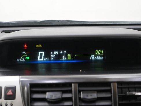 Used 2014 Toyota Prius V Five image 15