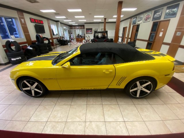 Used 2015 Chevrolet Camaro LT RWD image 6