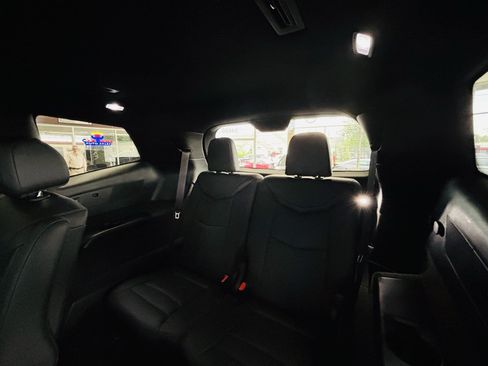Used 2024 Cadillac XT6 Premium Luxury w/ Technology Package FWD image 38