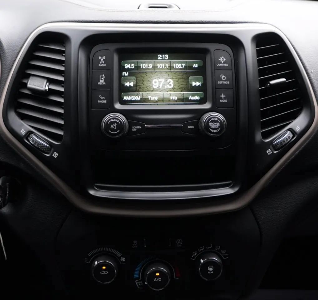 Used 2017 Jeep Cherokee Sport AWD/4WD image 10