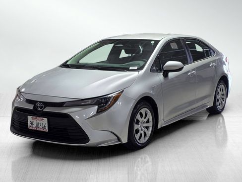 Used 2023 Toyota Corolla LE FWD image 3
