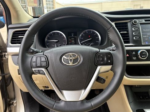 Used 2016 Toyota Highlander XLE image 15