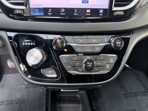 Used 2025 Chrysler Pacifica Select FWD image 21