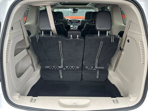 Used 2024 Chrysler Pacifica Limited image 24