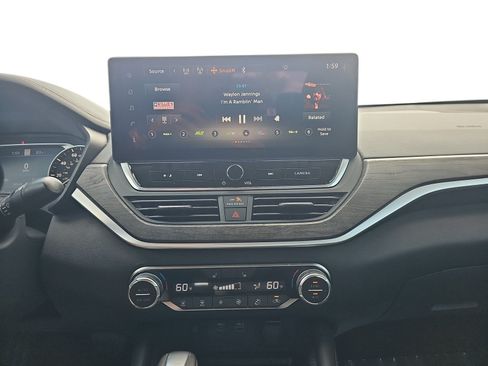 Used 2025 Nissan Altima 2.5 SV w/ SV Premium Package FWD image 17