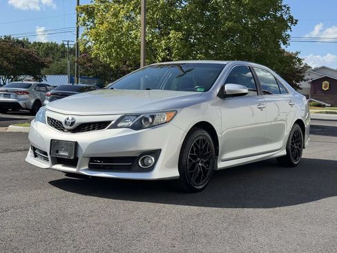 Used 2014 Toyota Camry SE w/ Moonroof Package FWD image 24