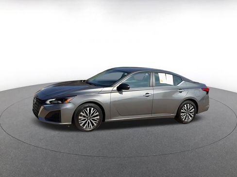Used 2025 Nissan Altima 2.5 SV image 8