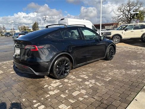 Used 2021 Tesla Model Y Long Range image 3