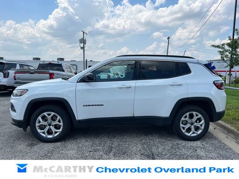 Used 2025 Jeep Compass Latitude AWD/4WD image 6