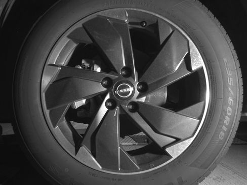 Used 2025 Nissan Rogue SV image 12